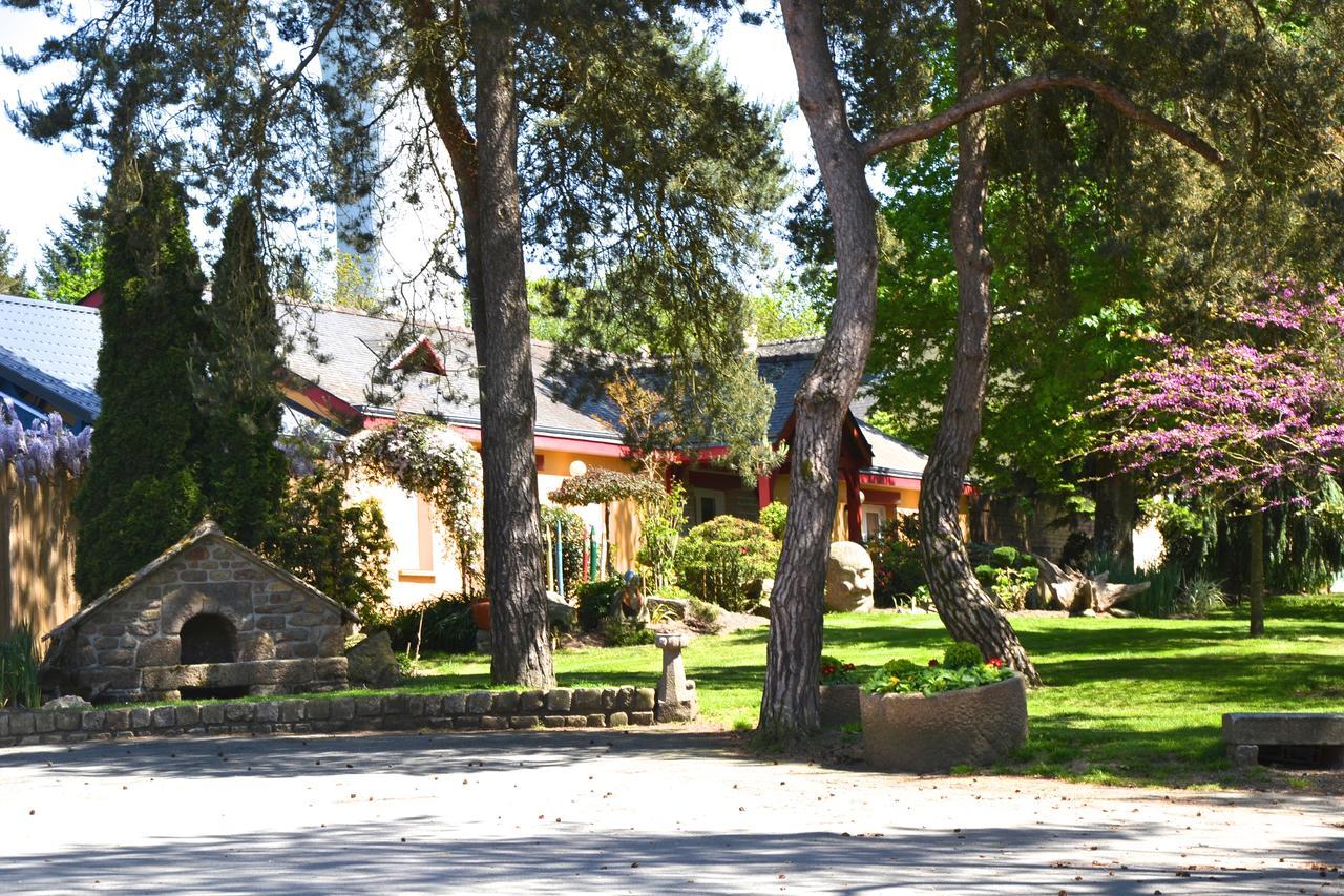 Hotel Roc Land Les Portes du Coglais Exterior photo